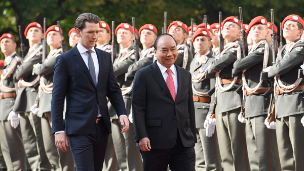 Thủ tướng Áo đón Thủ tướng Nguyễn Xuân Phúc