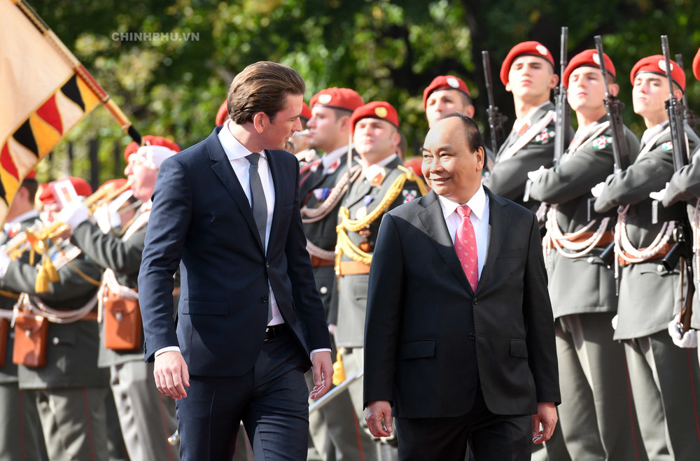 Thủ tướng Áo đón Thủ tướng Nguyễn Xuân Phúc