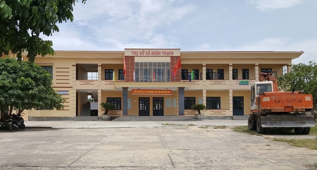 Mẹ, vợ quan xã 'lạc' hộ nghèo: Chủ tịch xã mất chức