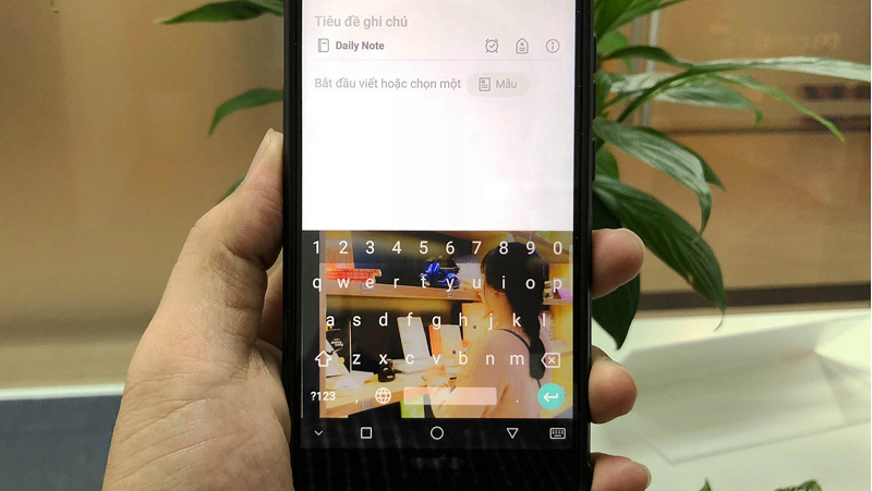Đặt ảnh cá nhân làm nền cho bàn phím Android và iOS