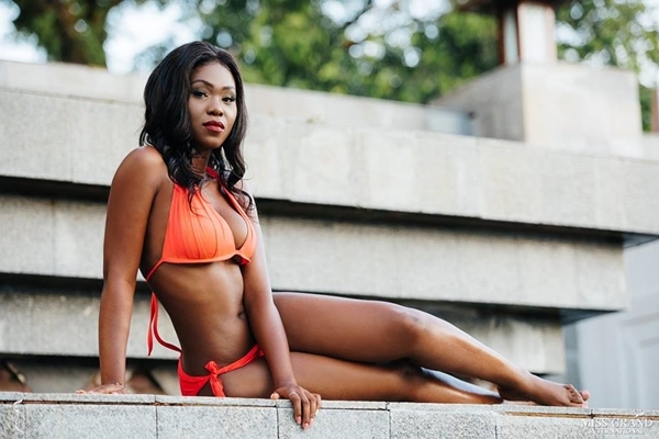 Bùi Phương Nga đọ đường cong nóng bỏng cùng thí sinh Hoa hậu Hòa bình