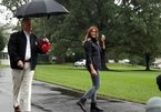 Ông Trump gây 'bão dư luận' vì khoảnh khắc thiếu ga lăng với vợ