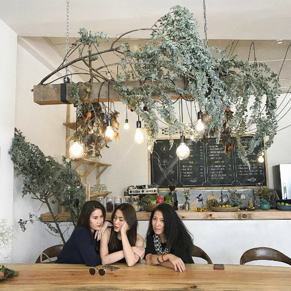 Tin Sao Việt ngày 17/10: Trường Giang hứa tiết lộ toàn bộ ảnh trăng mật với Nhã Phương