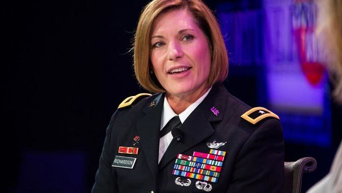 Chân dung nữ tướng đầu tiên lãnh đạo Lục quân Mỹ