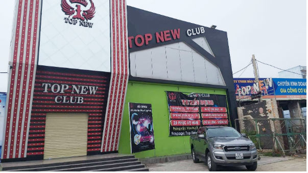 Bắt 2 nghi can đâm chết nhân viên quán bar