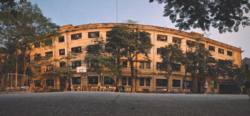 Có một thời ký túc “thịt bay”, cơm nở...