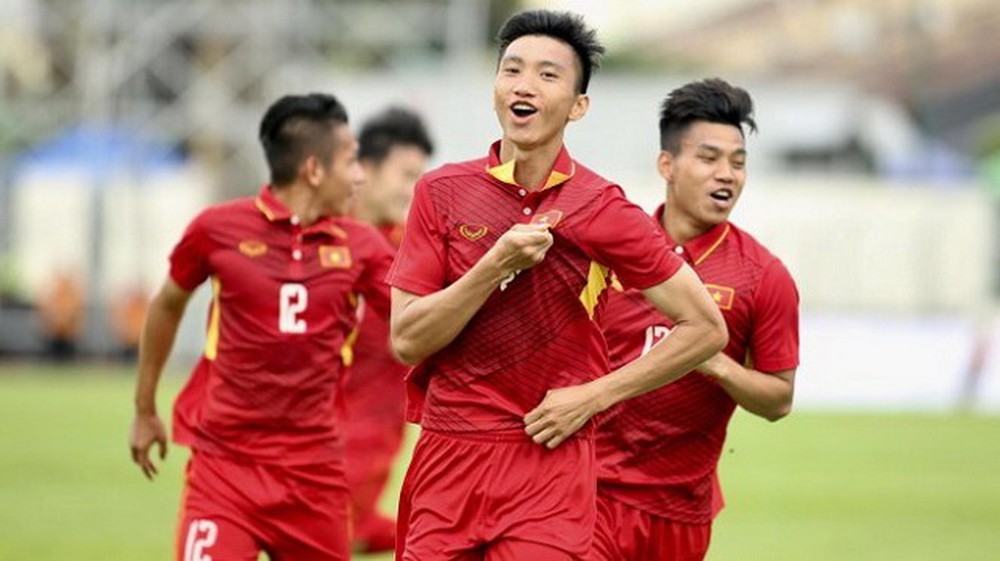 Văn Hậu khoác áo cả U19 Việt Nam và đội tuyển