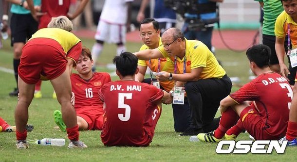 AFF Cup còn 12 ngày: HLV Park Hang Seo lo toan gì?