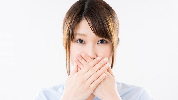 5 mẹo chữa hôi miệng hiệu quả rất đơn giản