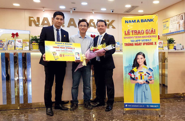 Khách hàng Nam A Bank may mắn nhận iPhone X, iPad
