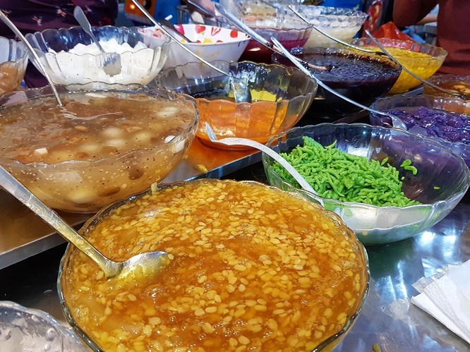 'Càn quét' ngõ Đồng Xuân - Khu ẩm thực giá rẻ ngon nức tiếng Hà thành