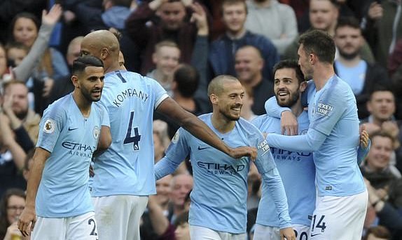 Thắng hoành tráng, Man City độc chiếm ngôi đầu
