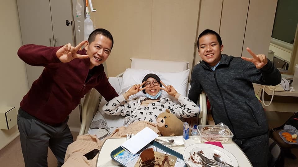 Đạo diễn ‘Những ngọn nến trong đêm’ mất 8 tỷ một năm chữa ung thư máu cho con