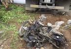 Xe tải đâm nát xe máy, 2 vợ chồng tử vong