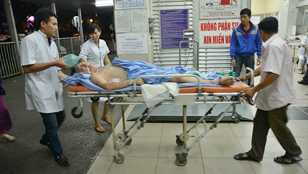 Vụ nữ tài xế BMW tông 5 xe máy: 1 nạn nhân nguy kịch