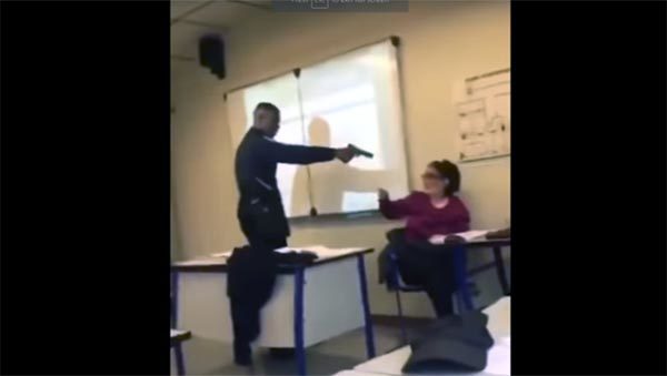 Học sinh dùng súng đe dọa giáo viên, nước Pháp rúng động