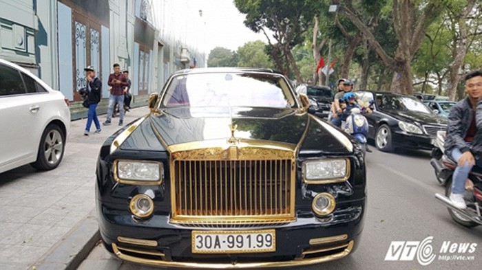 RollsRoyce Phantom rồng vàng giá 35 tỷ của đại gia Việt đẹp cỡ nào Báo Công an nhân dân