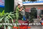 Clip anh công an dạy nữ sinh bí kíp chống yêu râu xanh bằng "xúc tép"