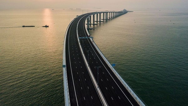 Cận cảnh cầu vượt biển dài nhất thế giới