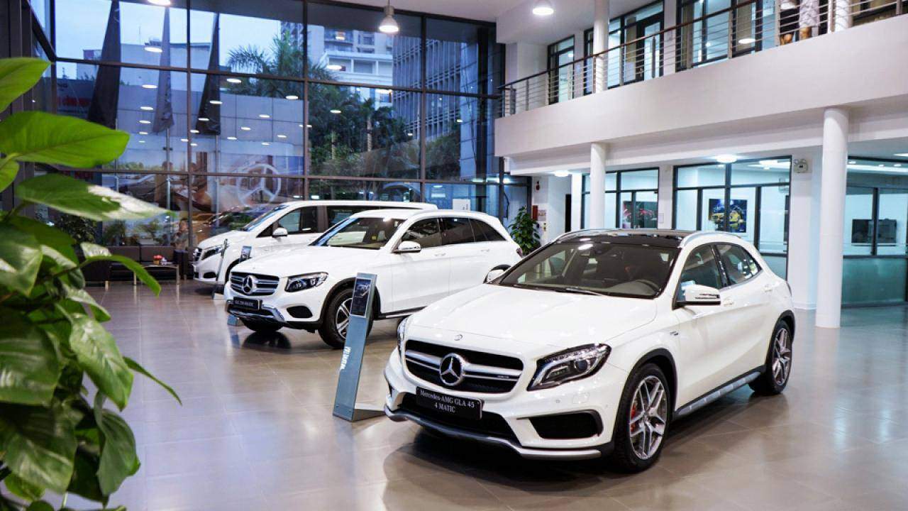 BMW,  Mercedes giảm giá 50%: Điều quyết định đang đươc mong chờ