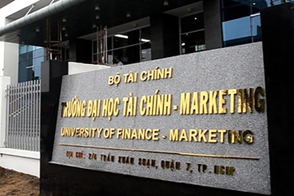 Trường ĐH Tài chính Marketing cấm sinh viên mặc áo thun không cổ cạo