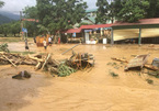 Lao Cai: Flood floods 1 iron bridge, dozens of houses fell "width =" 145 "height =" 101
