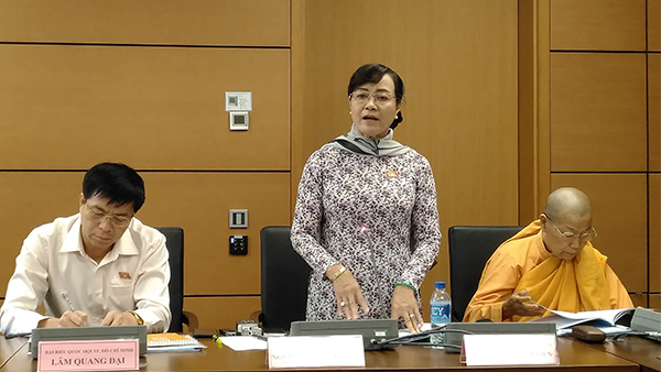Bà Nguyễn Thị Quyết Tâm nói về lý do nữ cử tri ném giày