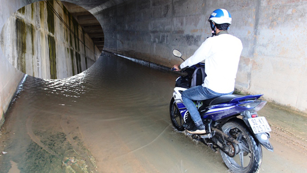 Hình ảnh loang lổ khủng khiếp trên cao tốc 34.000 tỷ sau mưa