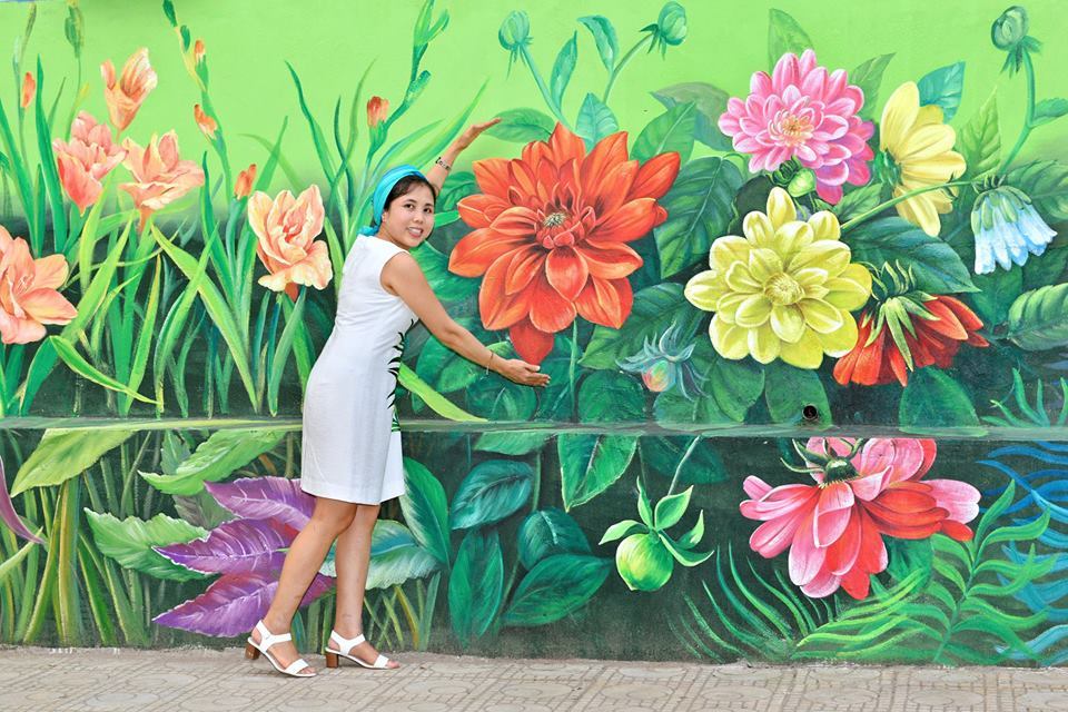 Hà Nội có thêm bức tường bốn mùa hoa tuyệt đẹp