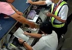 Khách Trung Quốc tát thẳng vào mặt nhân viên sân bay vì bị trễ chuyến