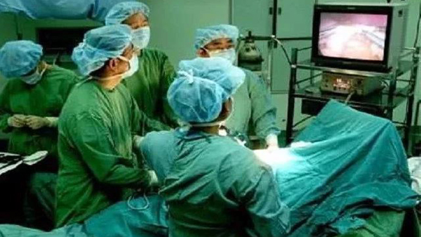 3 người trong nhà cùng bị ung thư dạ dày do thói quen ăn khuya, thức đêm mỗi ngày