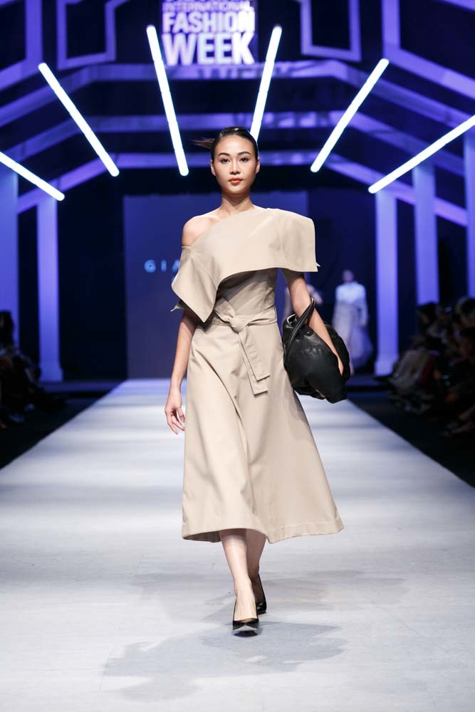 Vietnam international fashion week mở màn bằng mẫu thiết kế NTK Lâm Gia Khang