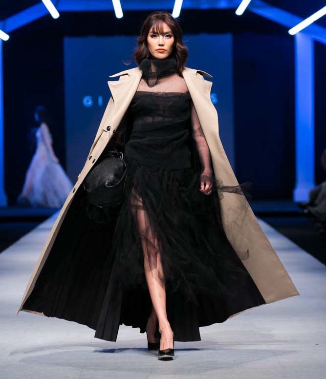 Vietnam international fashion week mở màn bằng mẫu thiết kế NTK Lâm Gia Khang