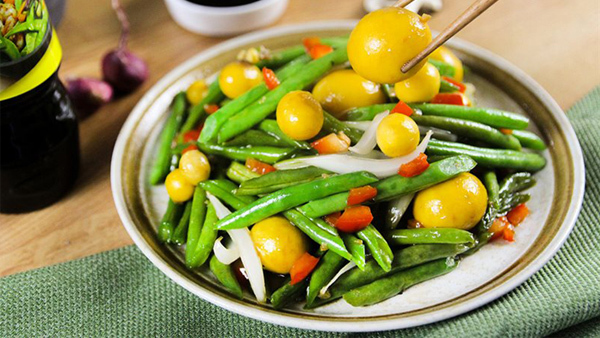 Ăn đậu cô ve xào, 6 người trong một gia đình bị ngộ độc phải nhập viện gấp