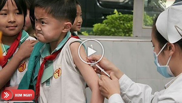 Những cậu bé đi tiêm và cuộc trốn chạy đầy cảm xúc