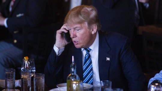 Nhà Trắng bác tin ông Trump có 3 chiếc iPhone