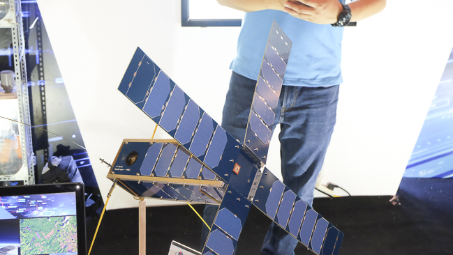 Check out the projects to conquer space by satellite Make in Vietnam