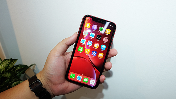 Mở hộp iPhone Xr mới về Việt Nam giá 23 triệu đồng