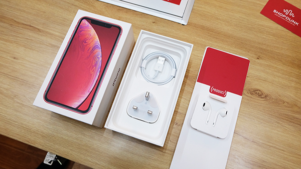 Mở hộp iPhone Xr mới về Việt Nam giá 23 triệu đồng