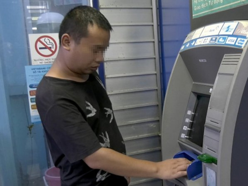 Hàng loạt khách hàng Vietinbank bị đánh cắp mật khẩu thẻ ATM rút trộm tiền