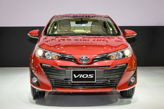 Nên chọn mua Nissan Sunny hay Toyota Vios?