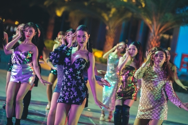 Đông Nhi quá sexy khó cưỡng trong MV kỷ niệm 10 năm ca hát