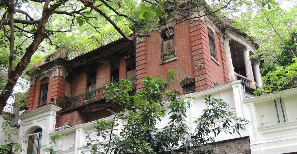 Câu chuyện đằng sau những ngôi nhà ma ám rùng rợn châu Á