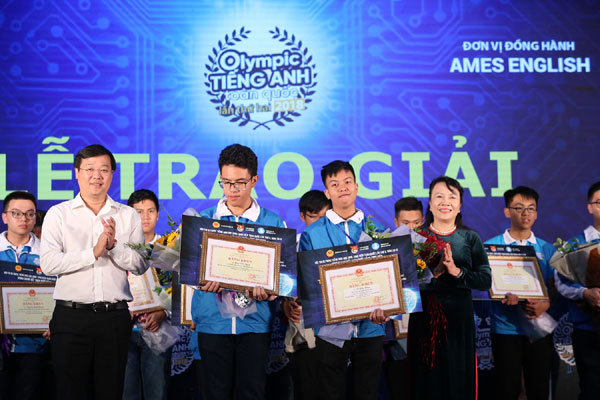 Kịch tính vòng chung kết Olympic tiếng Anh toàn quốc 2018