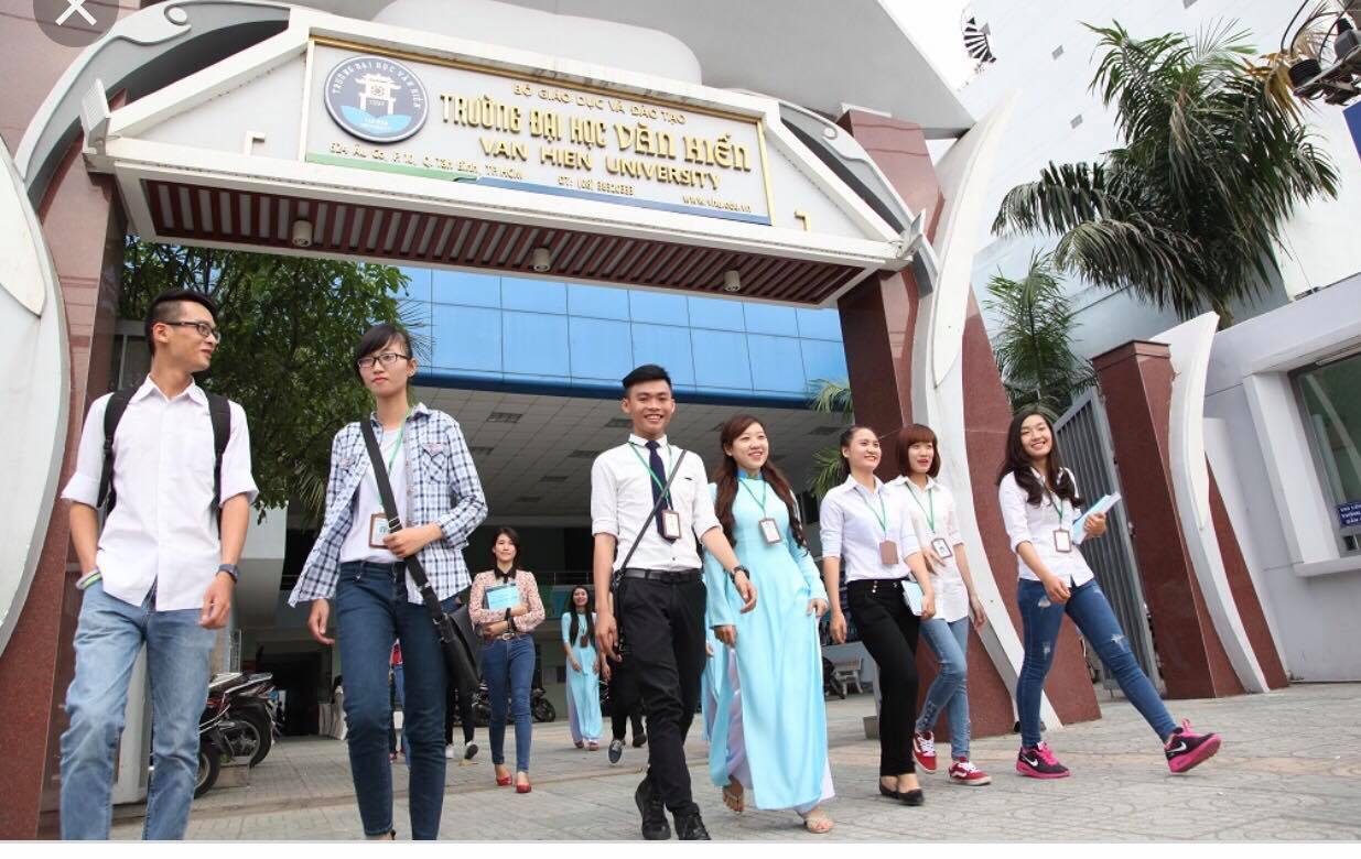 Sôi động những thương vụ bạc tỉ chuyển nhượng trường đại học