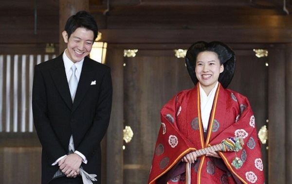 Công chúa Nhật rạng ngời trong lễ cưới với chú rể thường dân
