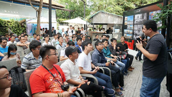 Giới trẻ nô nức ‘đập hộp’ Realme 2 và Realme 2 Pro
