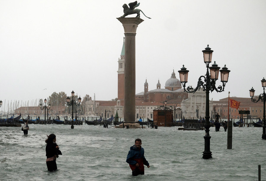 Venice 'chìm' trong triều cường cao bất thường