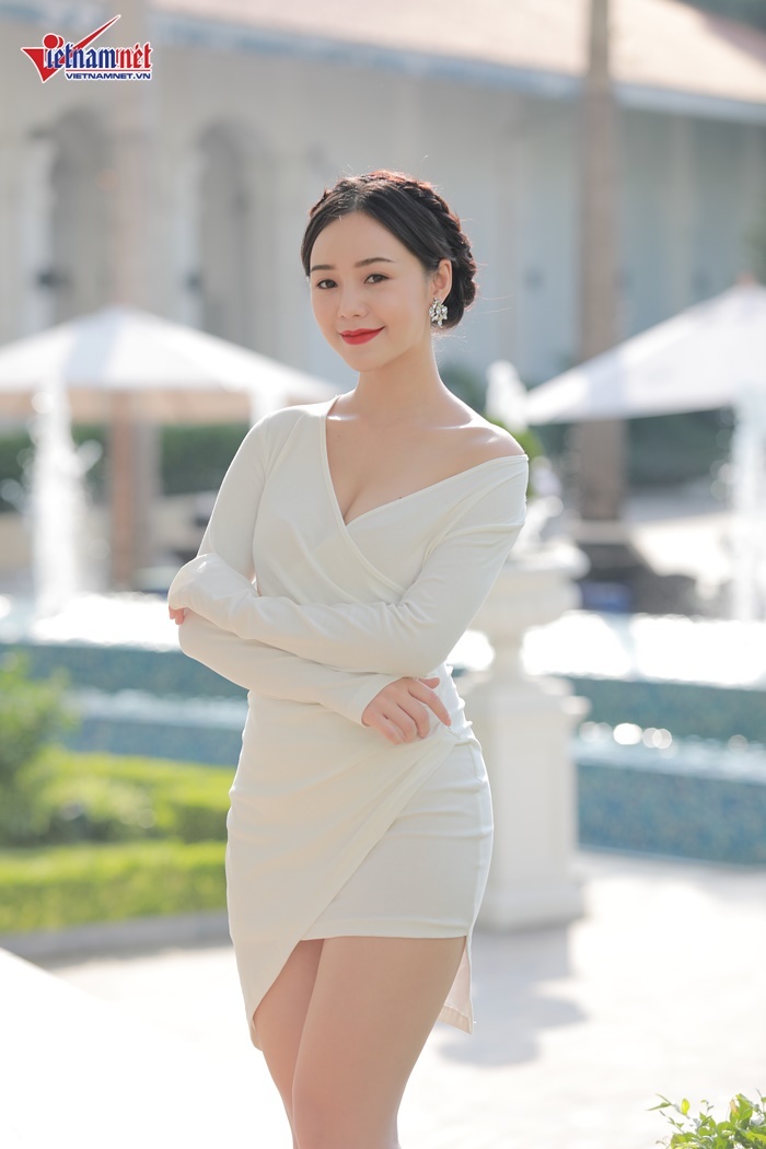 Quỳnh Kool - Gái quê bị ghét nhất Quỳnh búp bê thả dáng bên hồ bơi