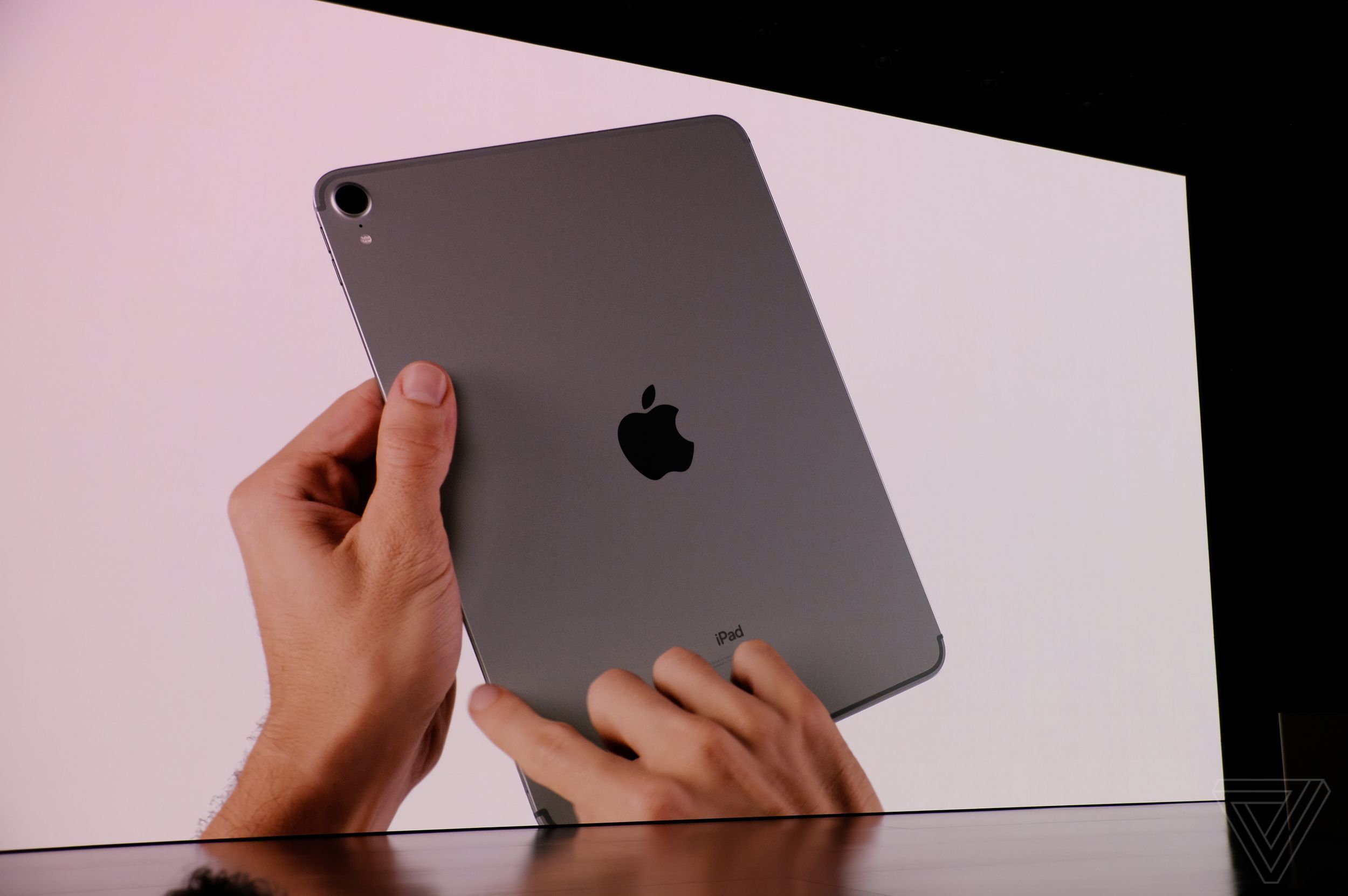 iPad Pro 2018 ra mắt với thiết kế tràn màn hình tuyệt đẹp